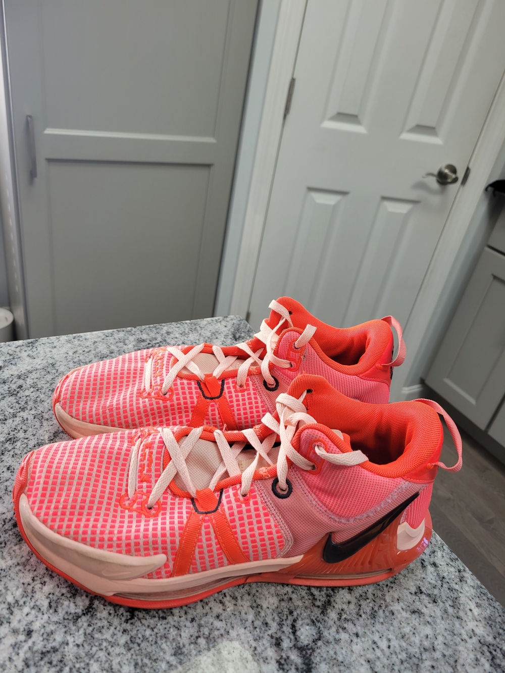 Nike LeBron Witness 7 basketball shoes Bright Crimson sz 10.5